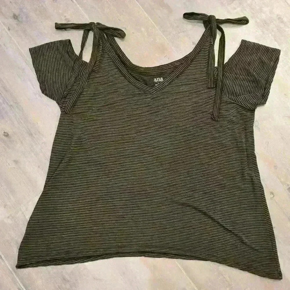 A.n.a. Off-the-Shoulder Striped Top - Picture 9 of 10